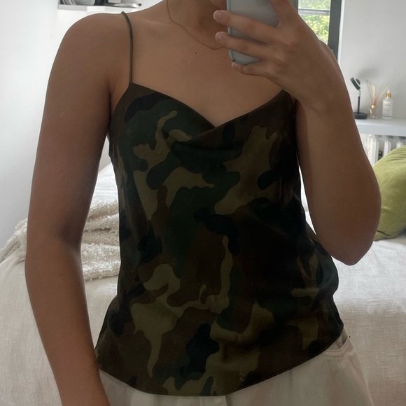 Alice + Olivia Sleeveless Cowl Neck Tank Top - Picture 3 of 4